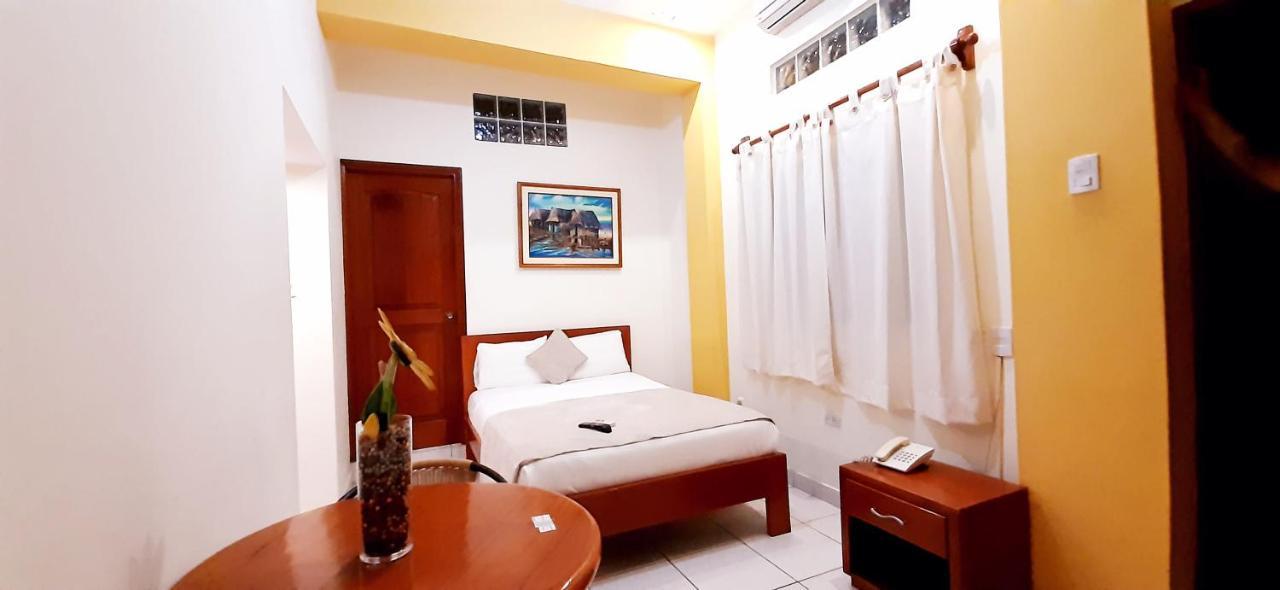 Hostal Huayruro Iquitos Zewnętrze zdjęcie
