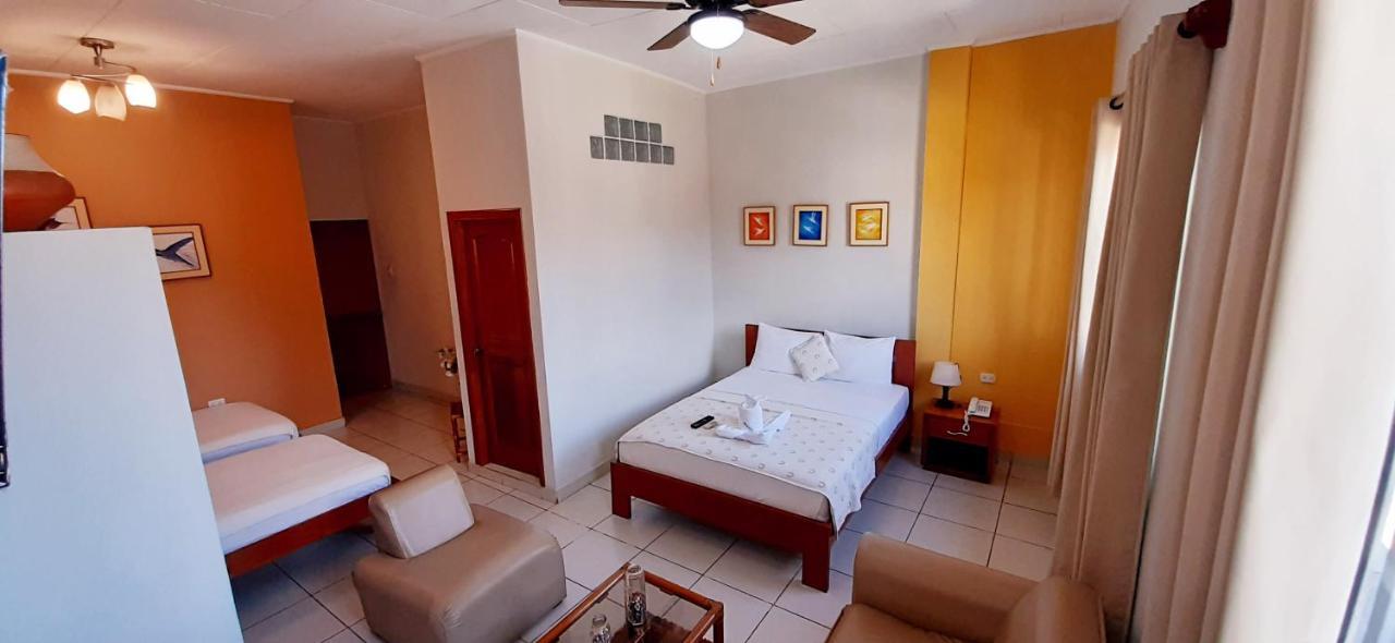 Hotel Hostal Huayruro Iquitos Zewnętrze zdjęcie