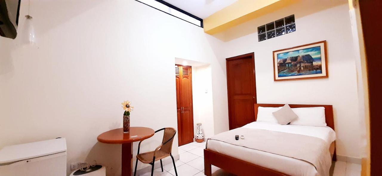 Hotel Hostal Huayruro Iquitos Zewnętrze zdjęcie