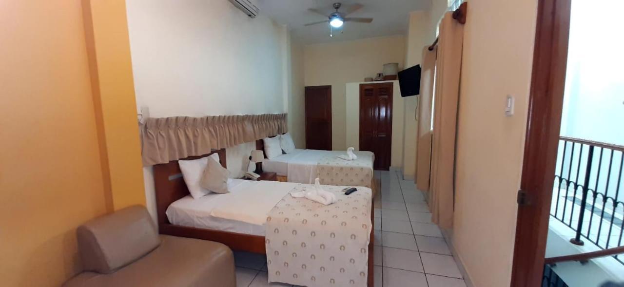 Hotel Hostal Huayruro Iquitos Zewnętrze zdjęcie