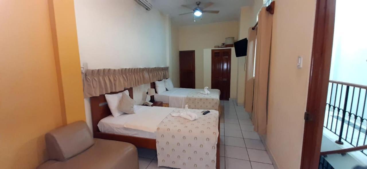 Hostal Huayruro Iquitos Zewnętrze zdjęcie