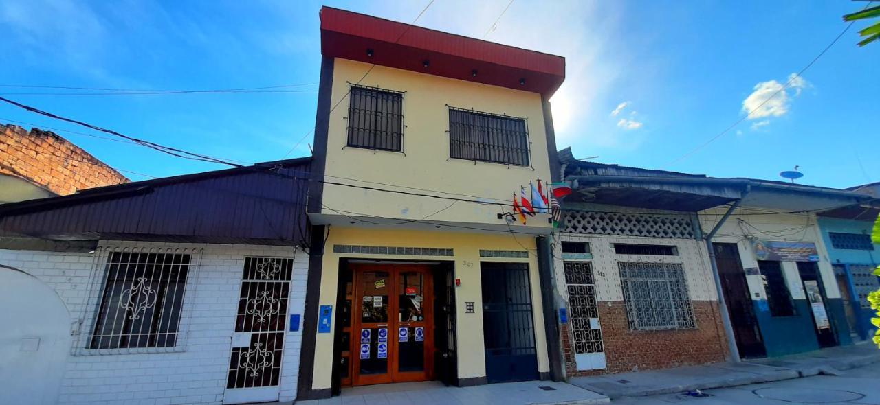 Hotel Hostal Huayruro Iquitos Zewnętrze zdjęcie