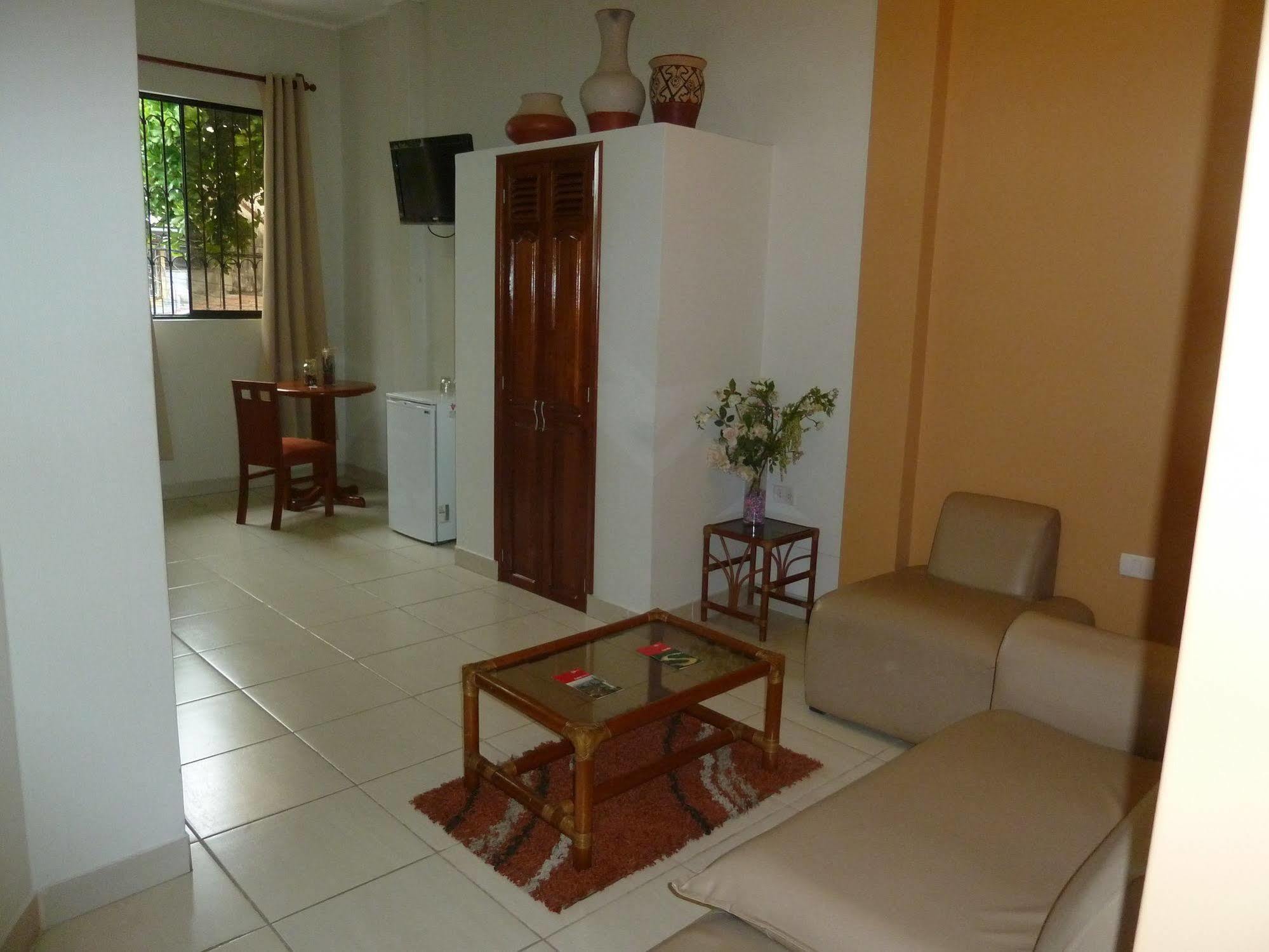 Hostal Huayruro Iquitos Zewnętrze zdjęcie