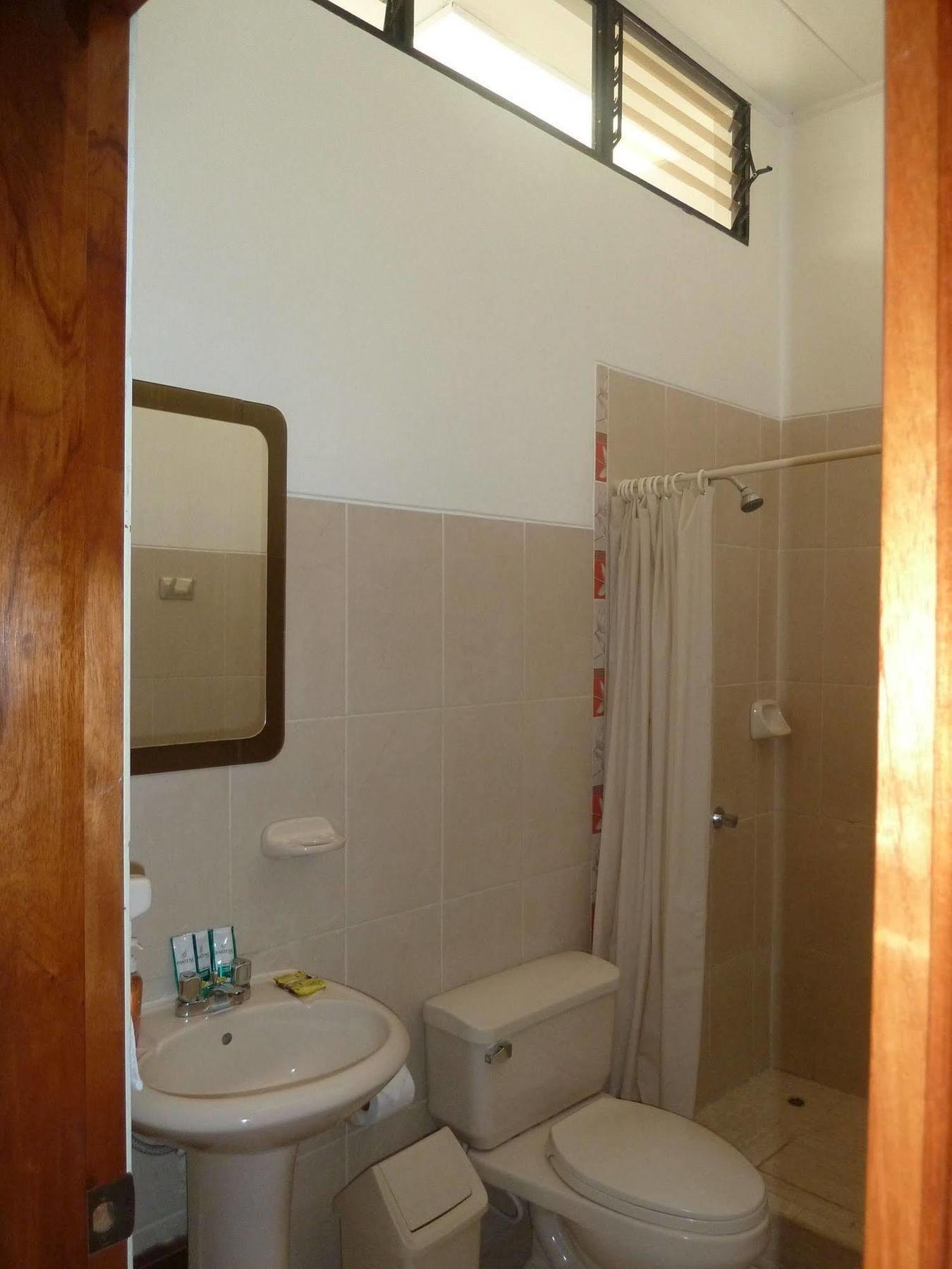 Hostal Huayruro Iquitos Zewnętrze zdjęcie