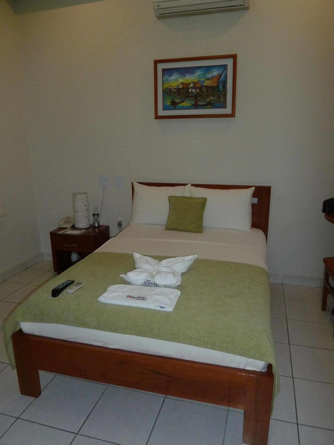 Hotel Hostal Huayruro Iquitos Zewnętrze zdjęcie