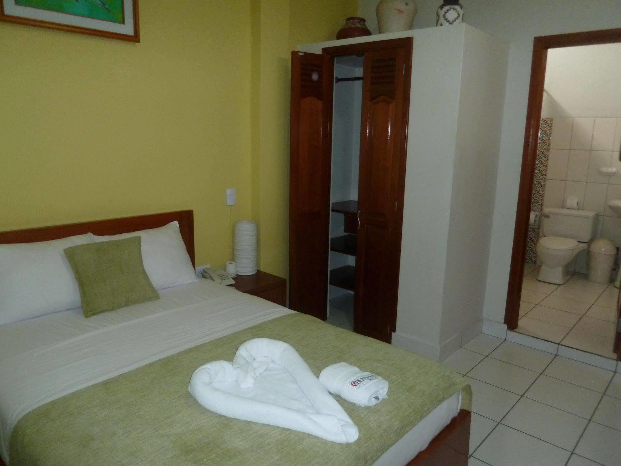 Hostal Huayruro Iquitos Zewnętrze zdjęcie