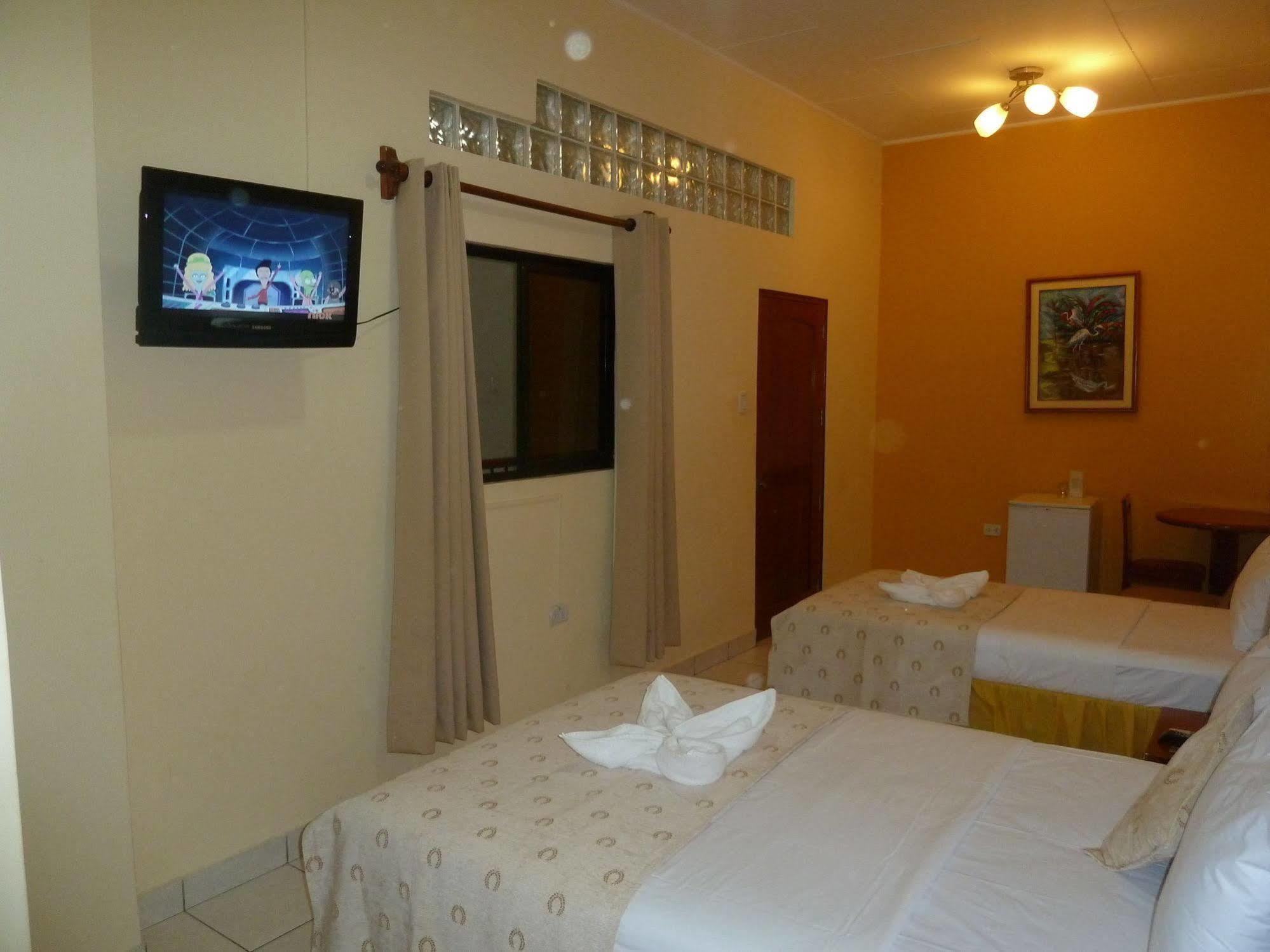 Hotel Hostal Huayruro Iquitos Zewnętrze zdjęcie