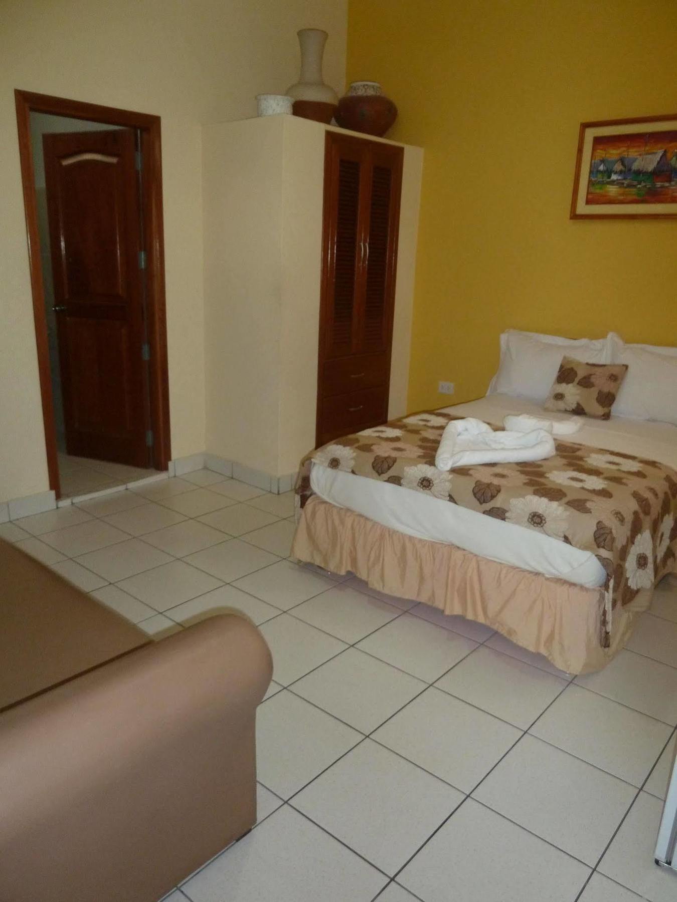 Hostal Huayruro Iquitos Zewnętrze zdjęcie
