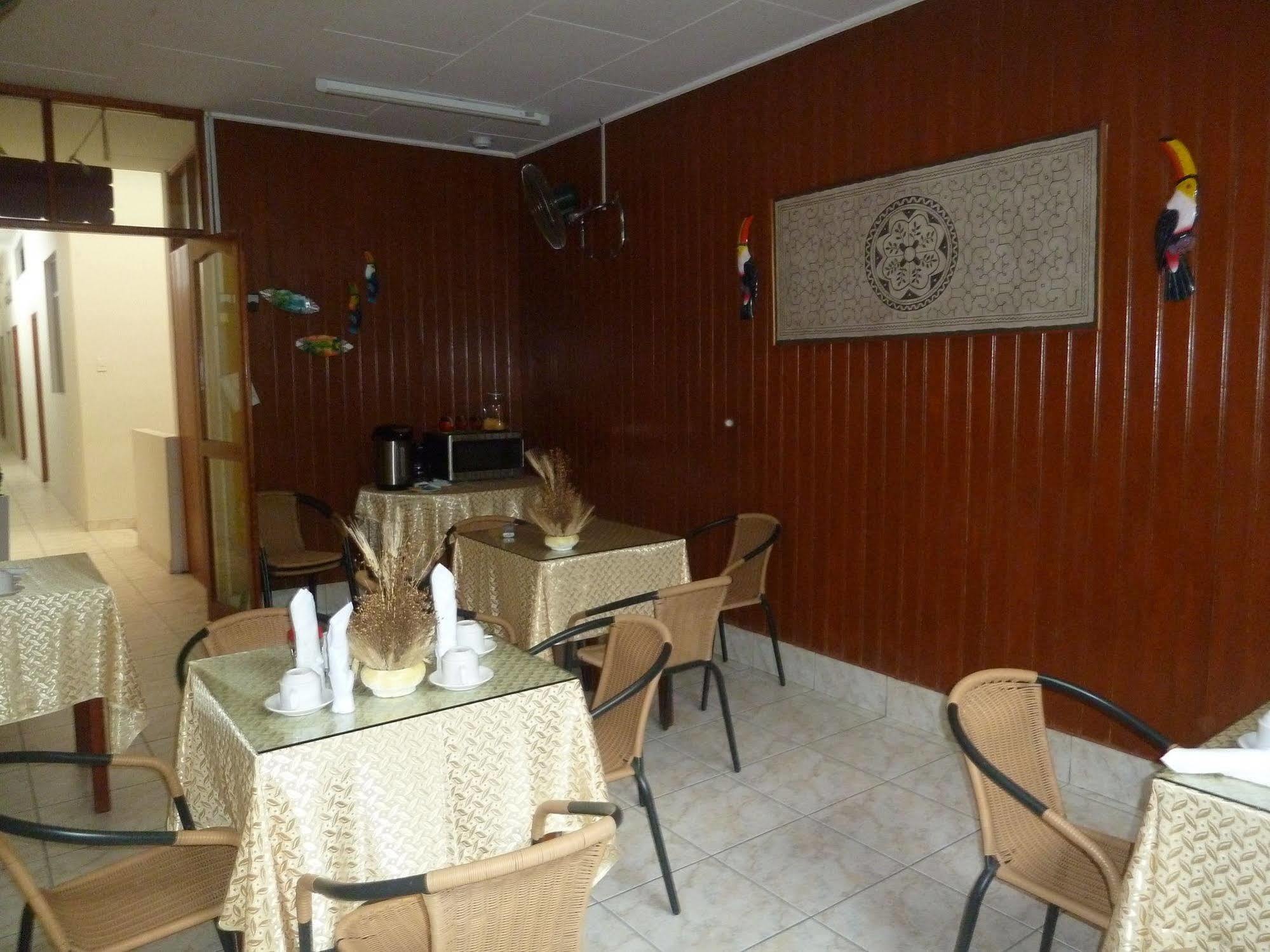 Hotel Hostal Huayruro Iquitos Zewnętrze zdjęcie