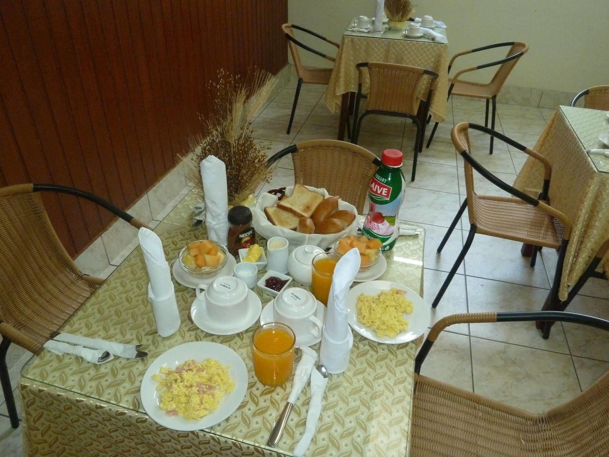 Hostal Huayruro Iquitos Zewnętrze zdjęcie