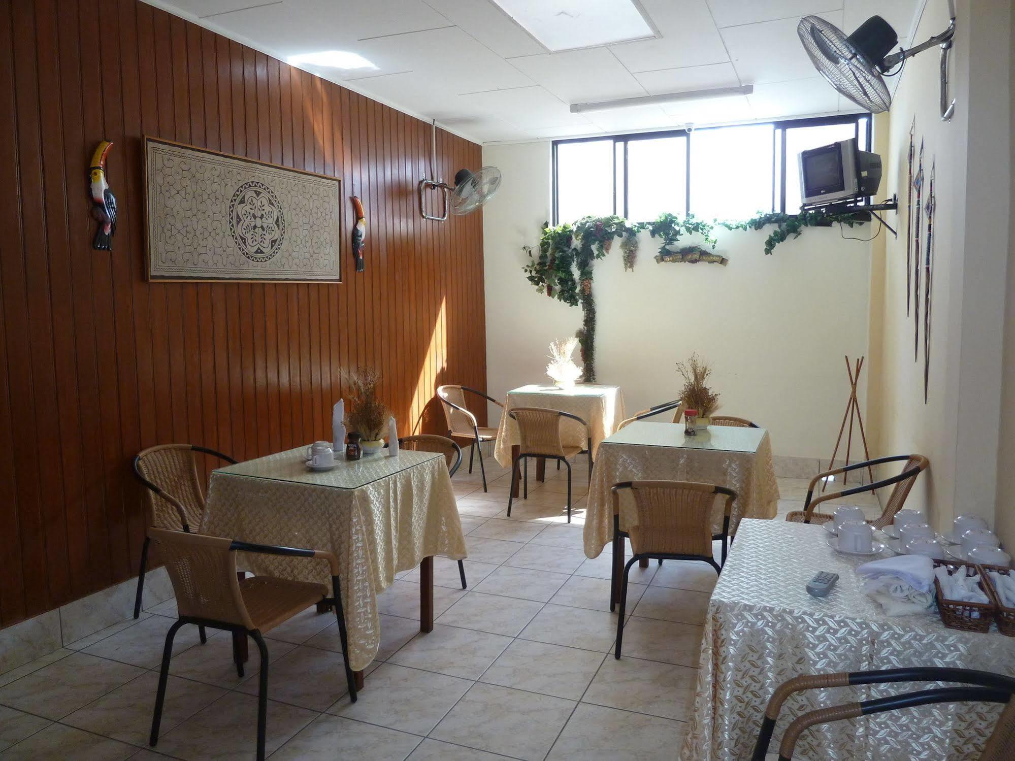 Hostal Huayruro Iquitos Zewnętrze zdjęcie